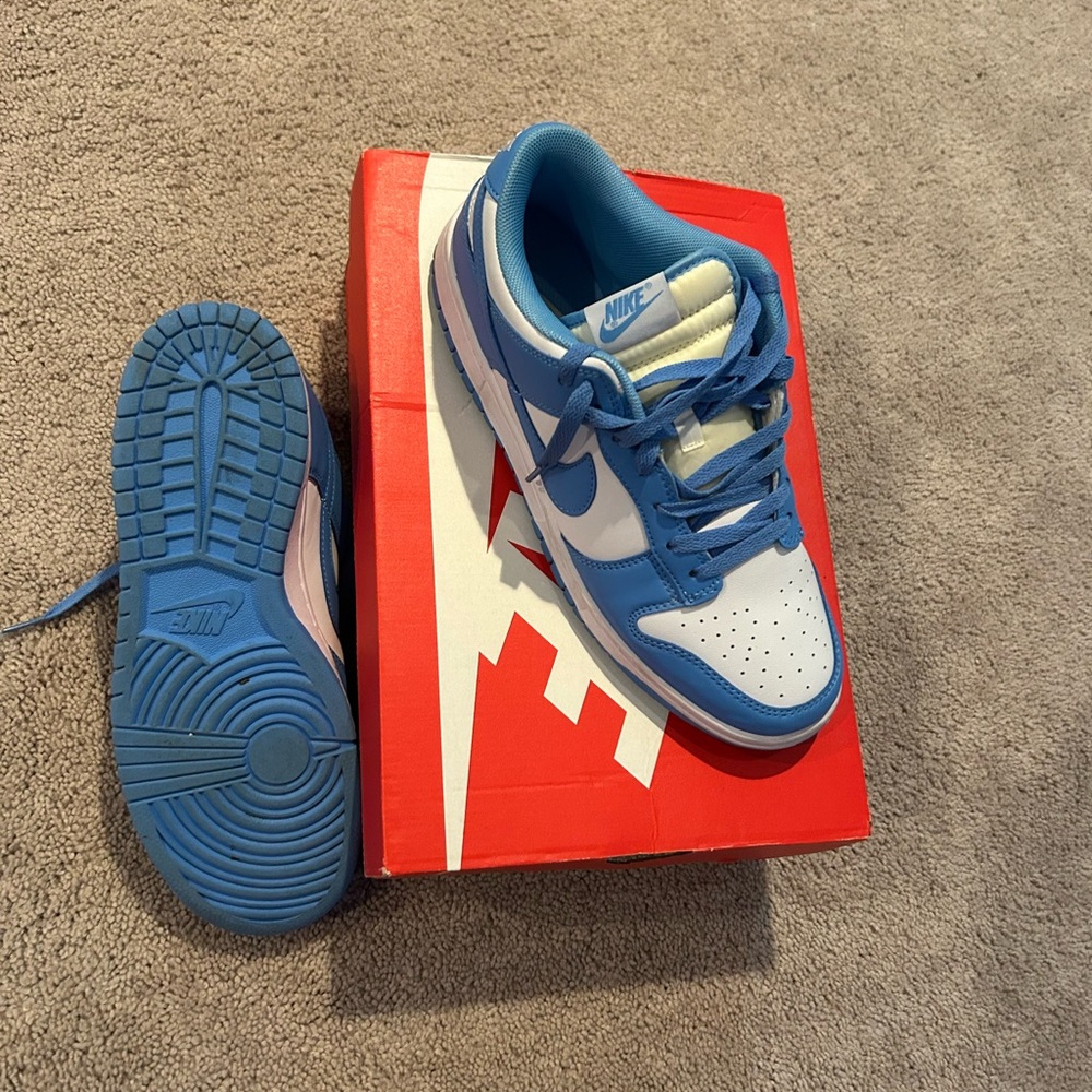 These are the UNC Nike dunks. These shoes are in great condition.